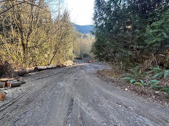 4th image of 6999 Hinkley Rd