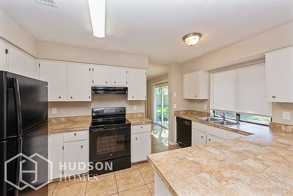 5th image of 934 Aurora Ave