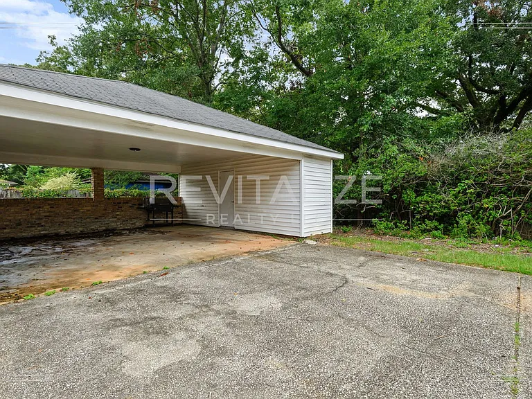 1211 Vendome Dr W — Photo 11