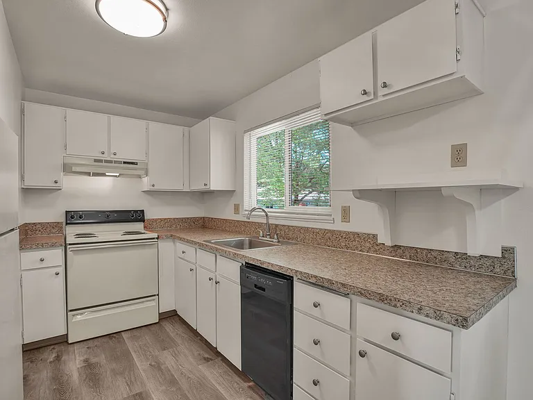 Jamestowne Plaza Apartments — Photo 12
