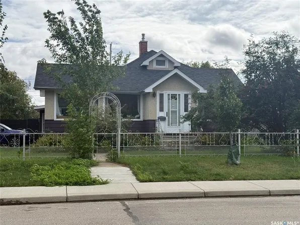 357 12th STREET E, Prince Albert, SK S6V 1C2