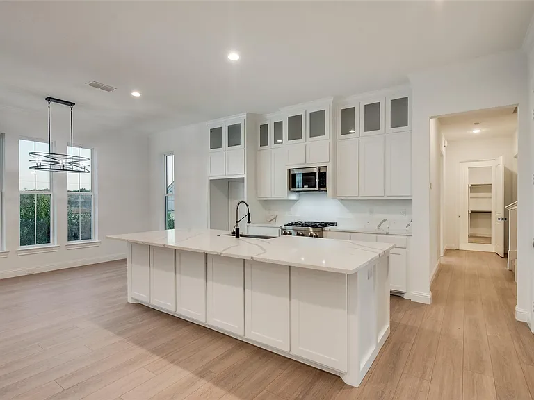 1203 Chapel Dr — Photo 12