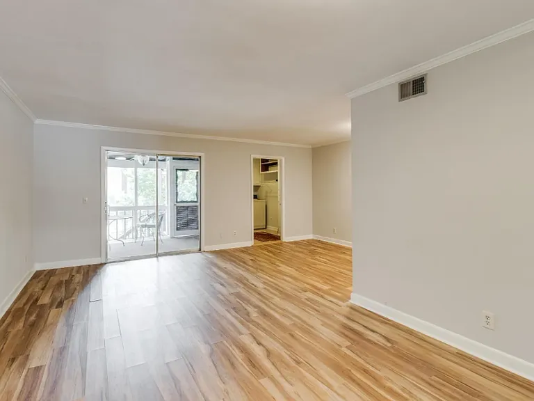 126 Jefferson Pl — Photo 4