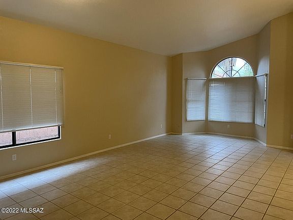 3rd image of 832 W Annandale Way
