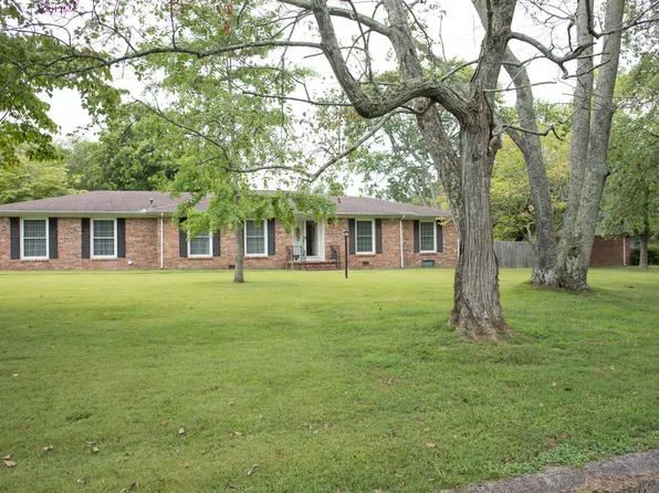 101 Essex Ct, Tullahoma, TN 37388