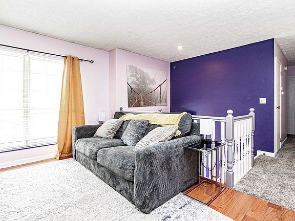 2nd image of 916 Nichols Ct