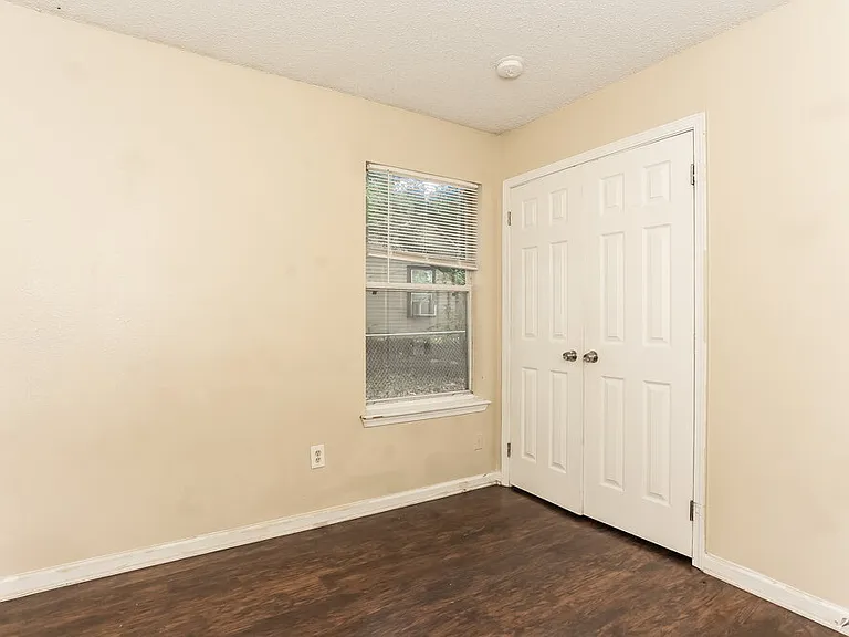 2409 McQuade St — Photo 12