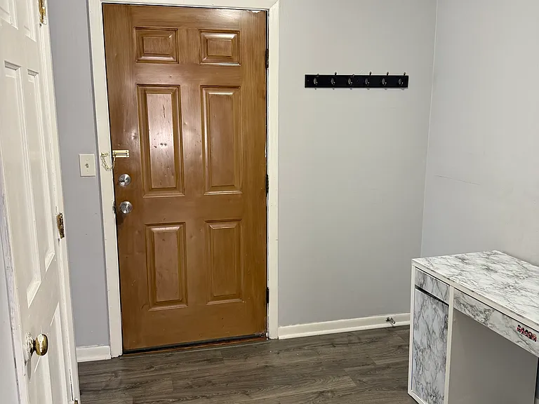 54 Roosevelt St #2 — Photo 13