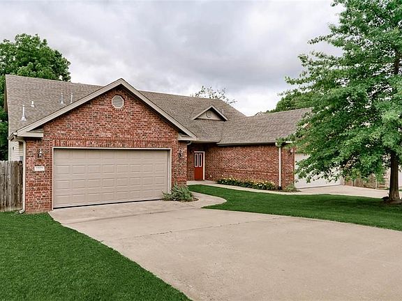 2nd image of 1511 NW Bell Royal Cir