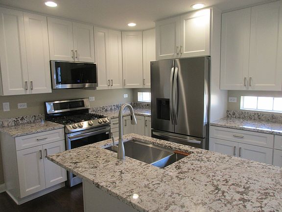 5th image of 10421 S Tripp Ave