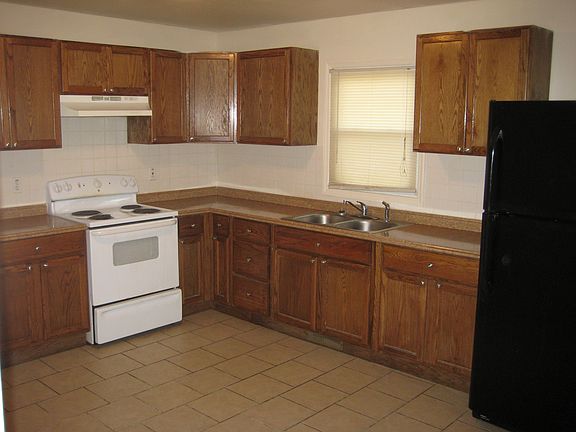 3rd image of 33 Echols Dr
