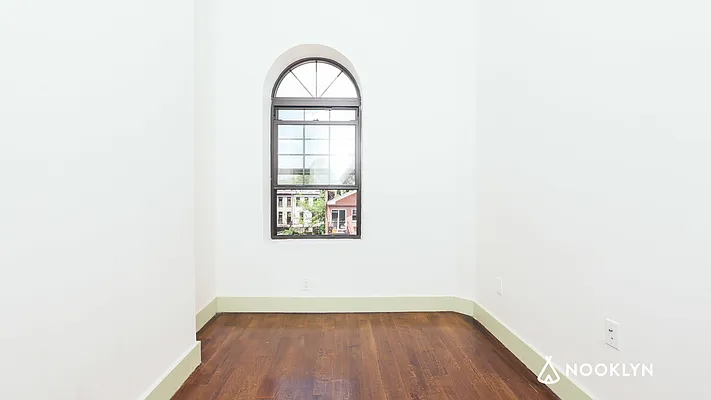 Rented by Nooklyn NYC LLC | media 13