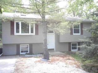 211 N 5th St, Le Claire, IA