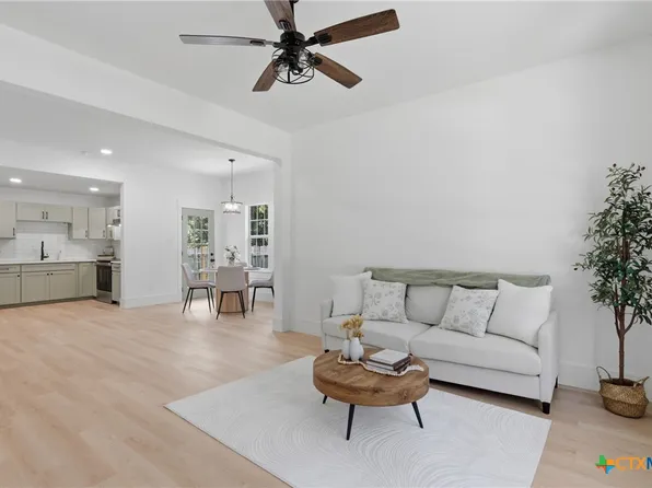 415 Elm St, Seguin, TX 78155