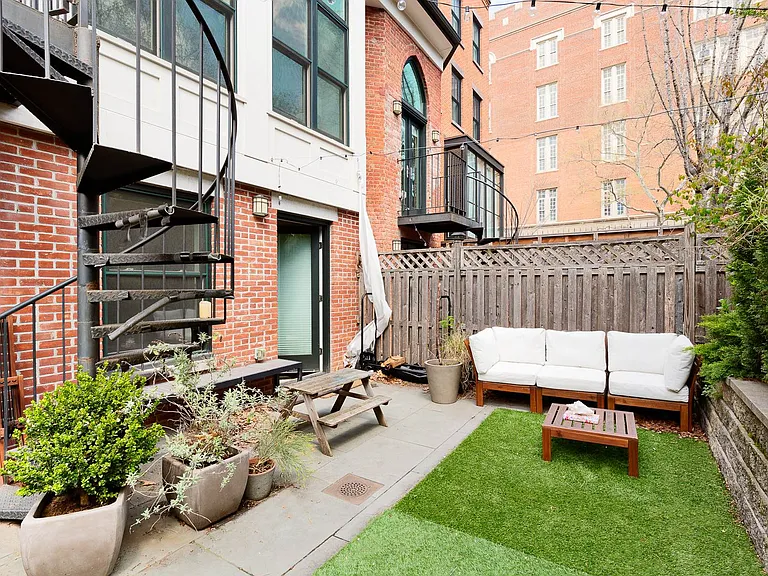 439 Henry St #1C — Photo 11