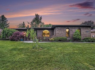 12040 Congress Dr, Utica, MI