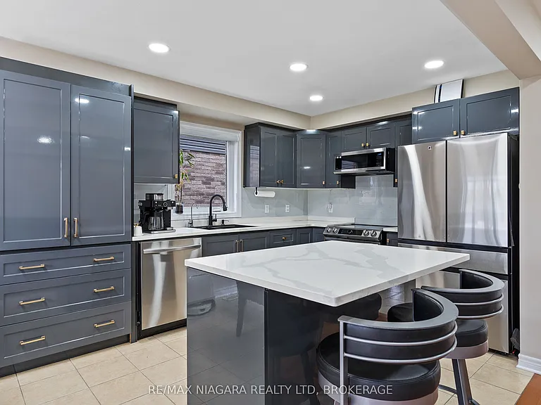 8511 Jennifer Cres — Photo 10