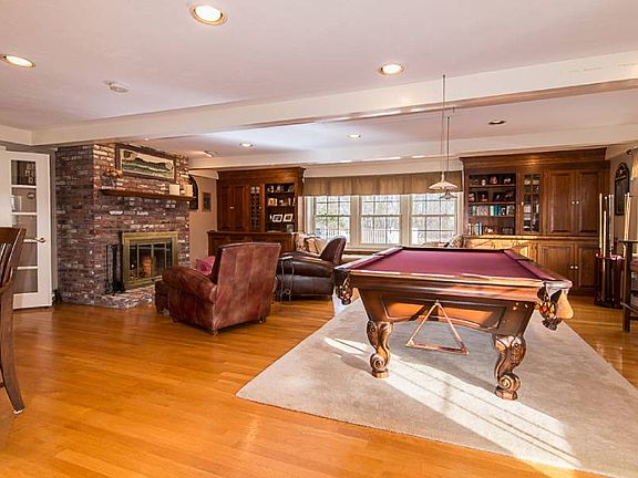 4th image of 75 Essex Heights Dr