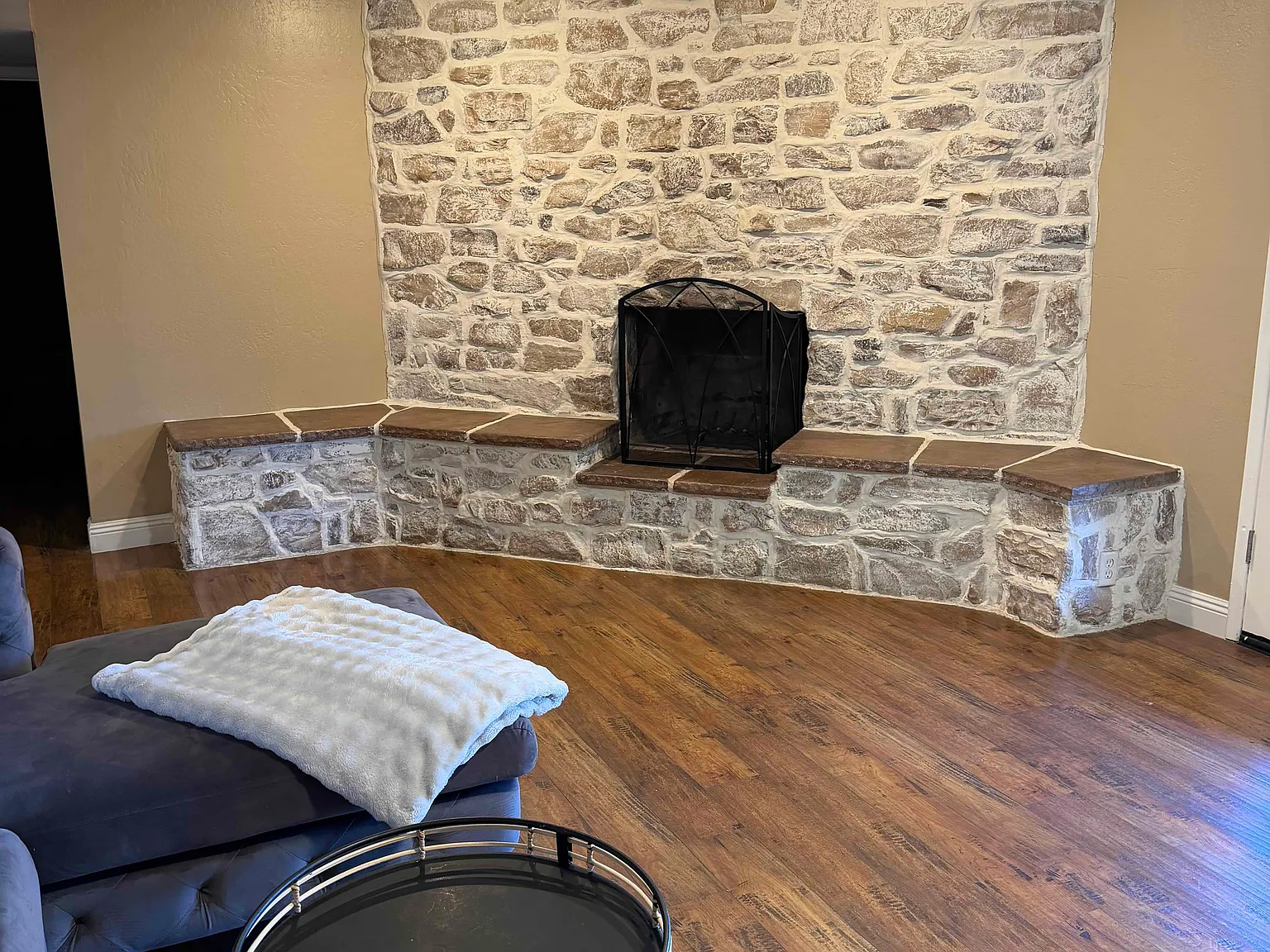 4 bed, 2274 sqft, $5,300 — Photo 2