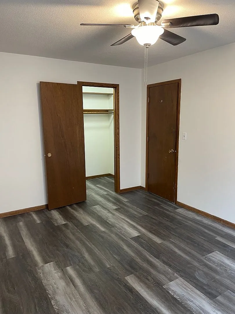 DJ Smith Realty Emerson Ave S — Photo 4