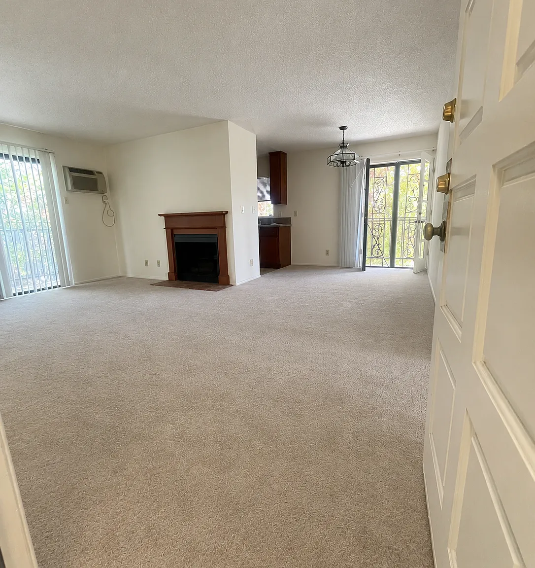 2 bed, 1000 sqft, $2,950 — Photo 2