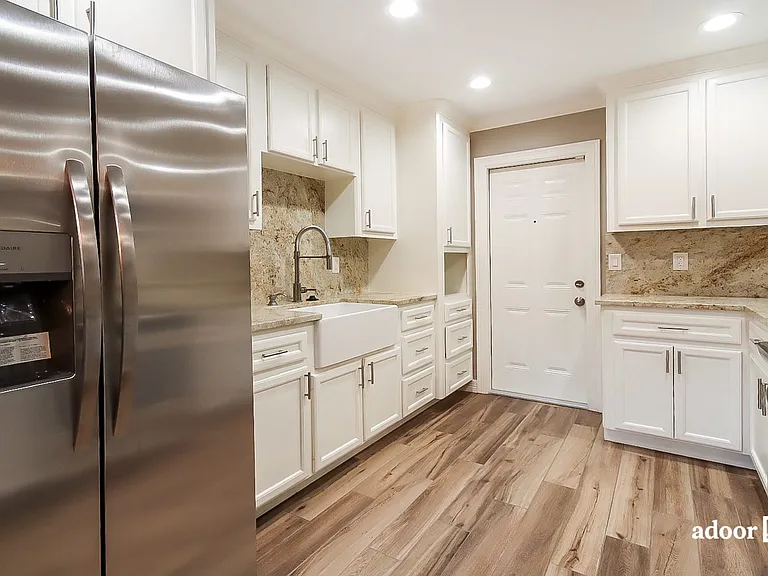 10329 Rockcrest Dr — Photo 2