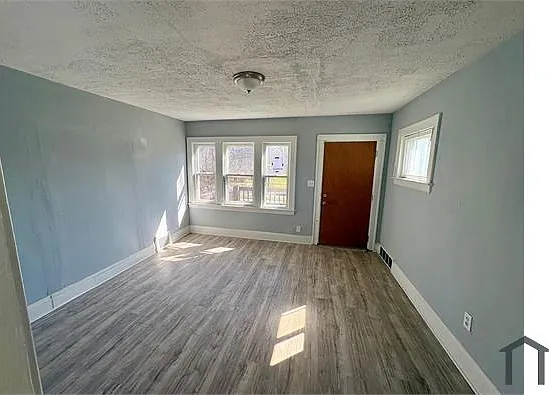 3310 E 132nd St — Photo 3
