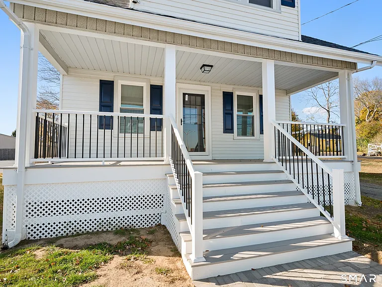 14 Clark Ln — Photo 3