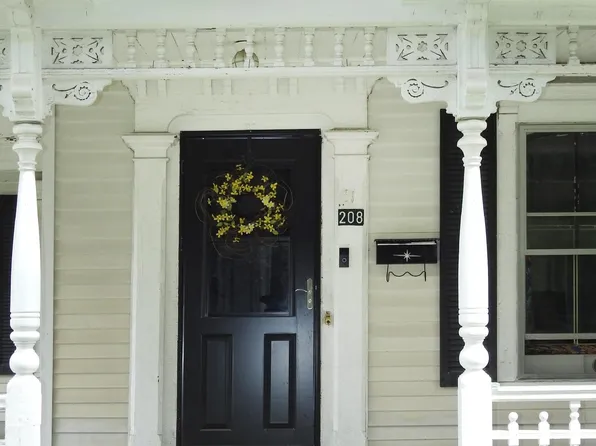 208 College Street, Poultney, VT 05764