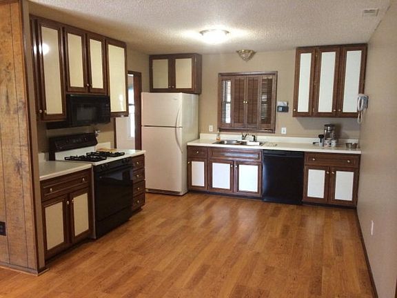 4th image of 2315 Harriet Ln