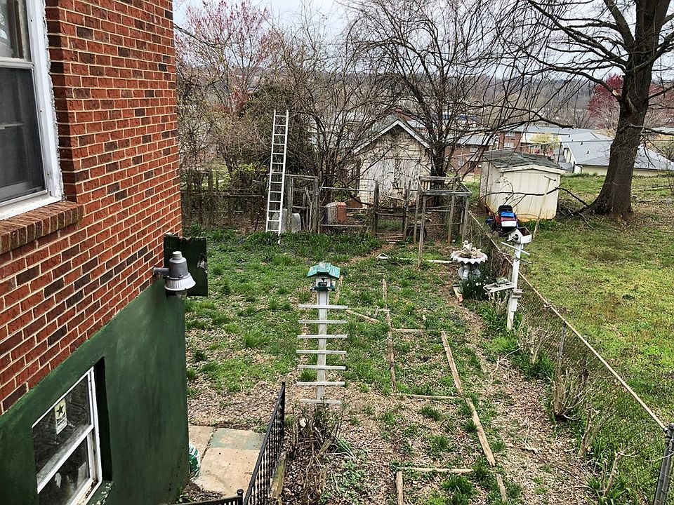 2nd image of 326 Sycamore St