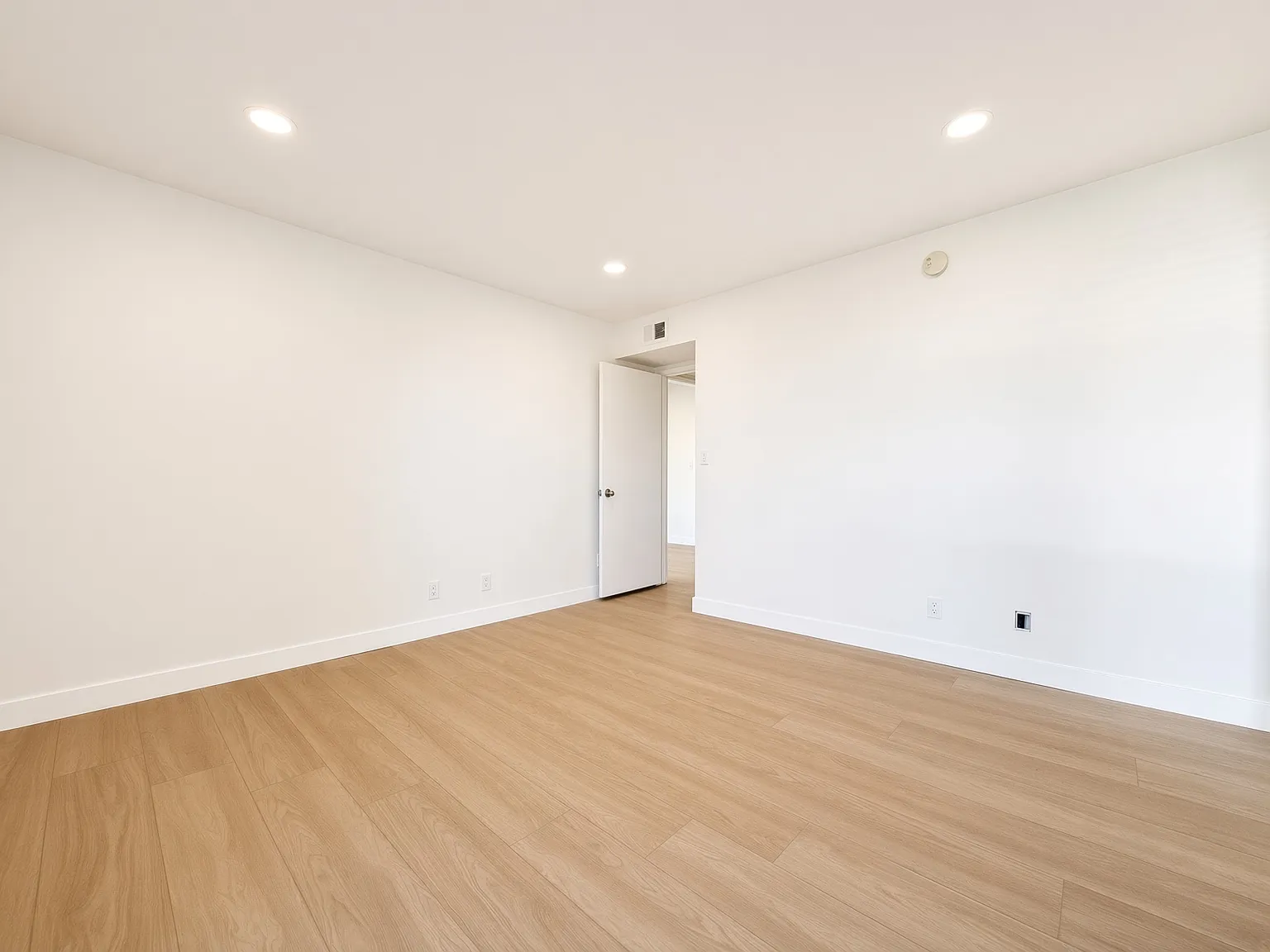 2 bed, $2,850 — Photo 4