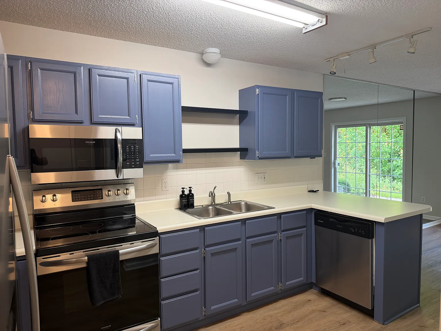 2 bed, 1258 sqft, $1,750 — Photo 2