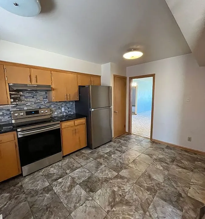 207 W 3rd St S #2