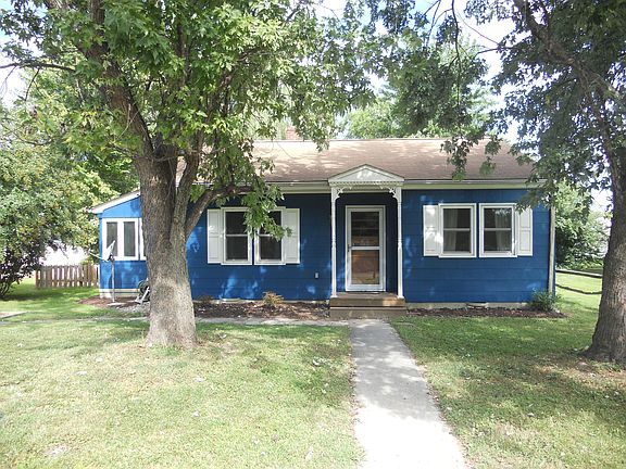 2nd image of 209 E Maple Ave