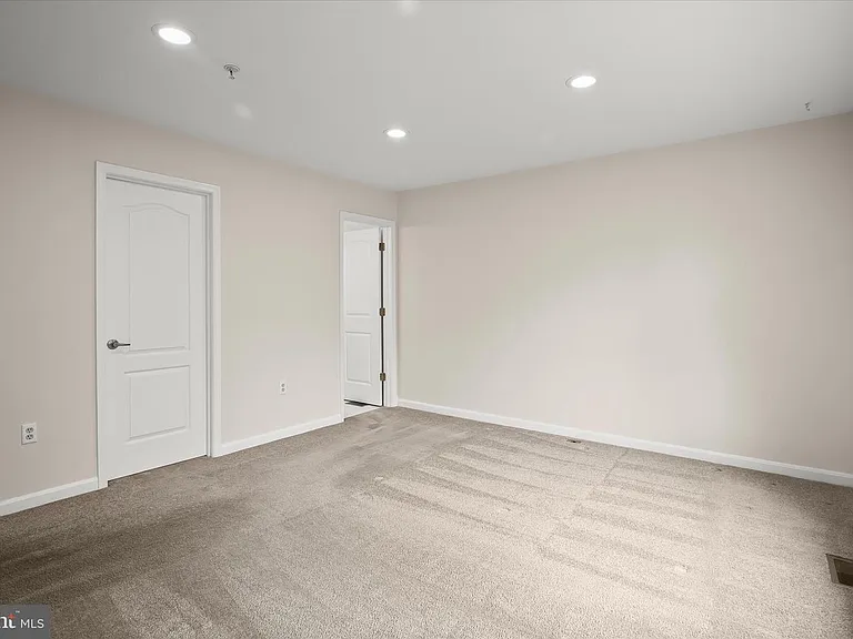 45 Queen Neva Ct #B — Photo 27