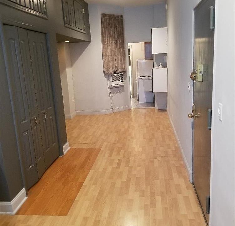 1st image of 406 W 47th St APT 1A