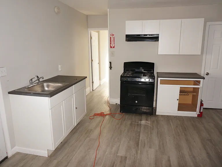 527 Green St #2 — Photo 7