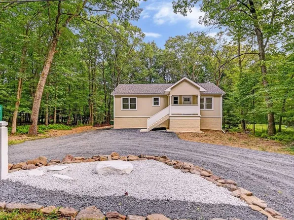 8755 Twin Lake Dr, Kunkletown, PA 18058