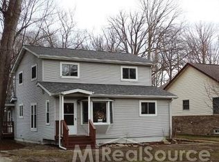 28336 Relda Dr, Brownstown, MI 48183