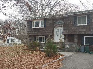 22 W Belmont St, Bay Shore, NY 11706