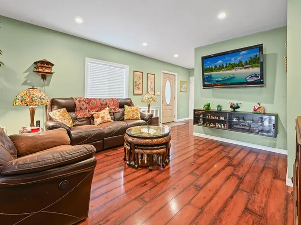 12-34 Cross Bay Boulevard image 3 of 29