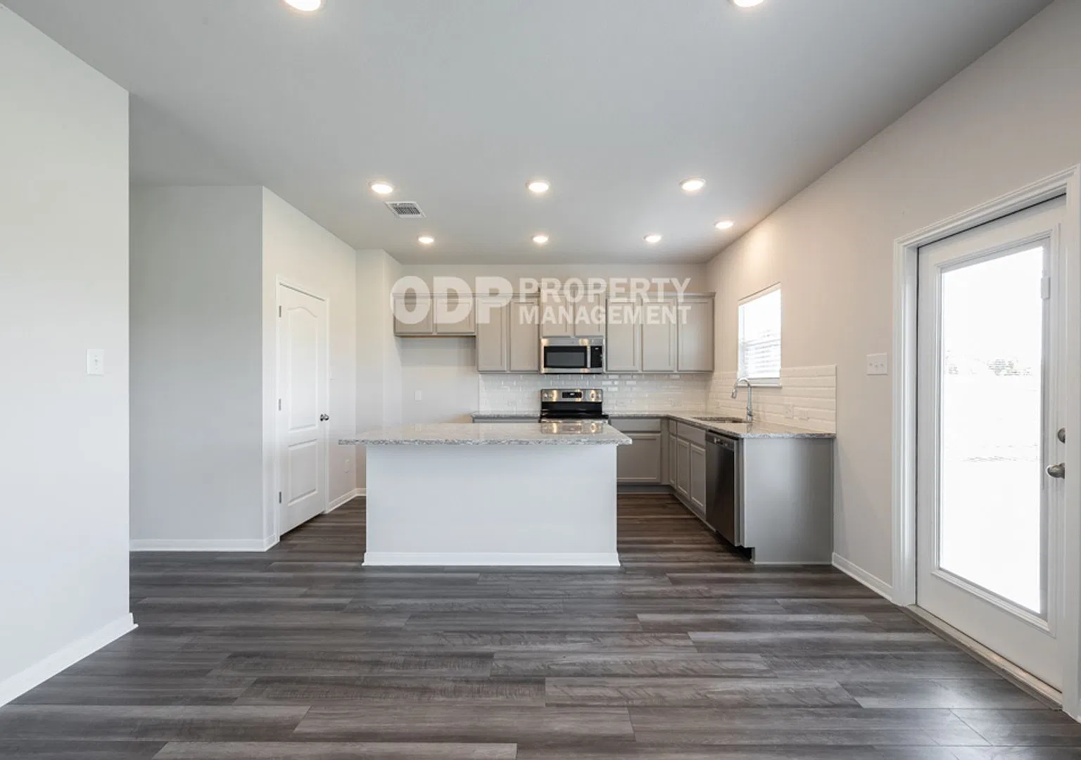 Gorgeous 2 story home in the Friars neighborhood - No backyard neighbors — Photo 3