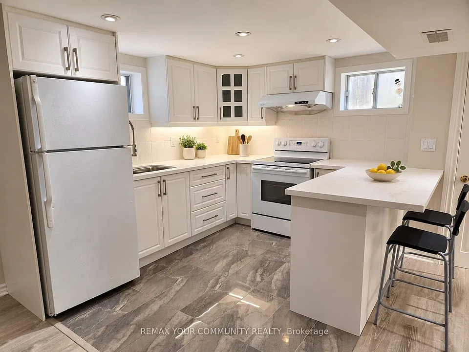 387 Paliser Cres N #LOWER LEVEL