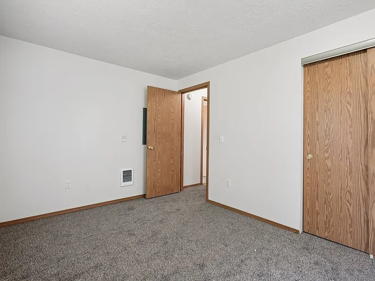Valley Crest Apartments — Photo 20
