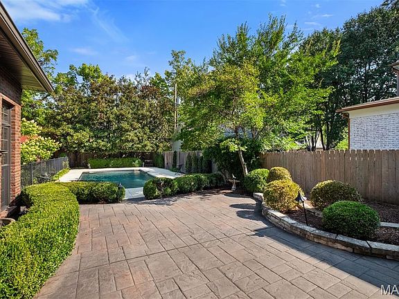 4th image of 7061 Westmoreland Dr