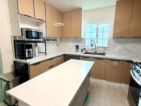 4th image of 159 W Glendon Way #A