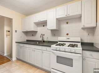 2355 Linwood Ave APT 2E, Fort Lee, NJ 07024