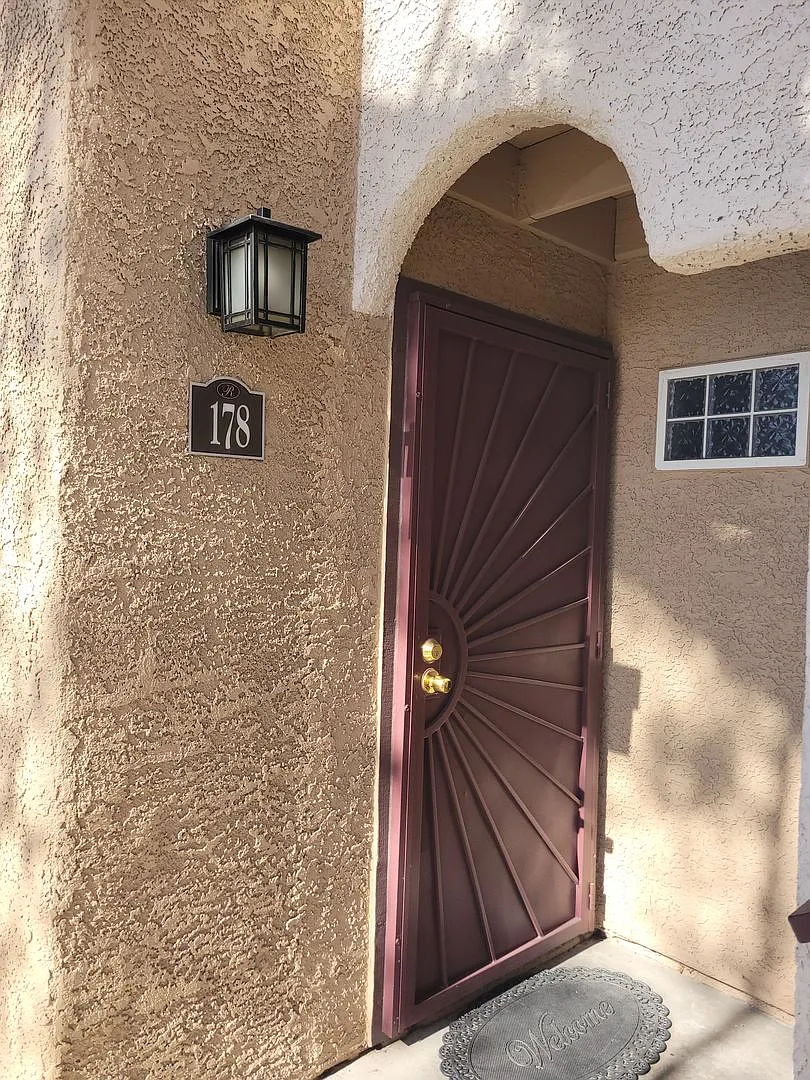 Coming Soon *Great 3 Bedroom Condo In Lakes Area* — Photo 2