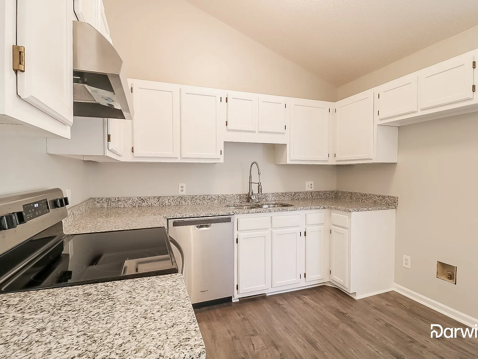 3 bed, 2.0 bath, 1023 sqft, $1,680 — Photo 3